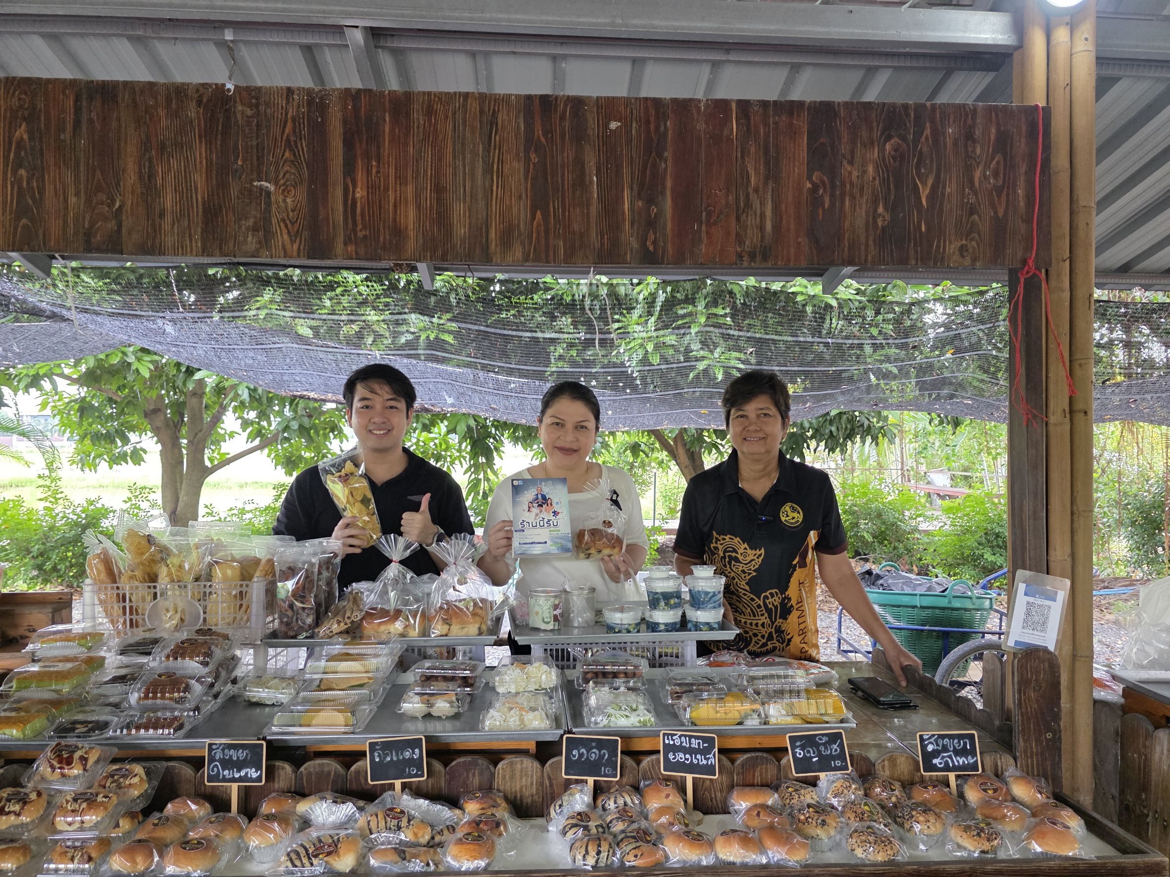 สำนักงานพัฒนาชุมชนอำเภอคลองหลวง ติดตามการดำเนินงาน "ตลาด OTOP นวัตวิถีบ้านคลองห้า"🥬🥚🍪