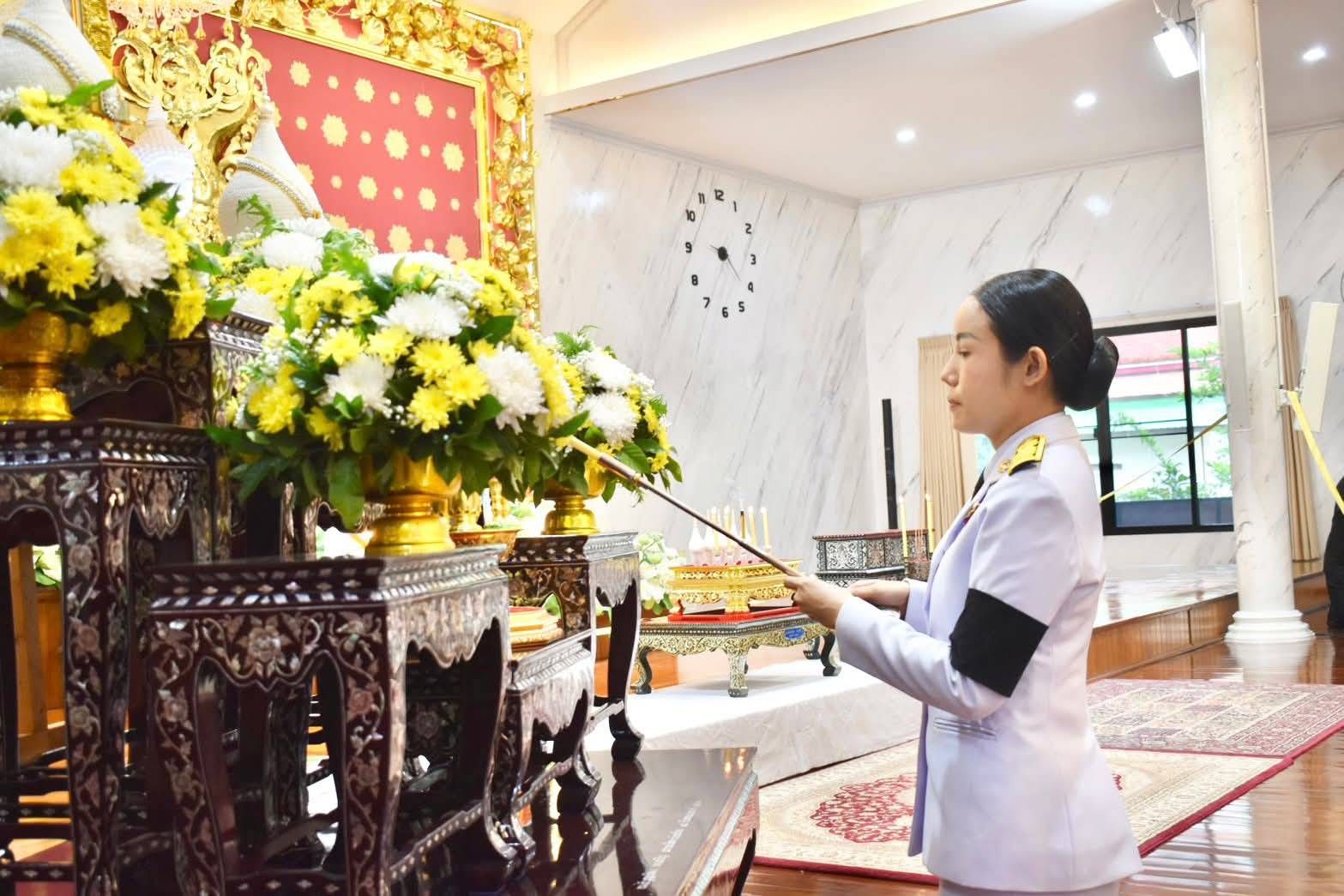 สำนักงานพัฒนาชุมชนอำเภอคลองหลวง ร่วมพิธีบำเพ็ญกุศลทักษิณานุประทานอุทิศถวายพระราชกุศลแด่สมเด็จพระนางเจ้าสิริกิติ์ พระบรมราชินีนาถ พระบรมราชชนนีพันปีหลวง "