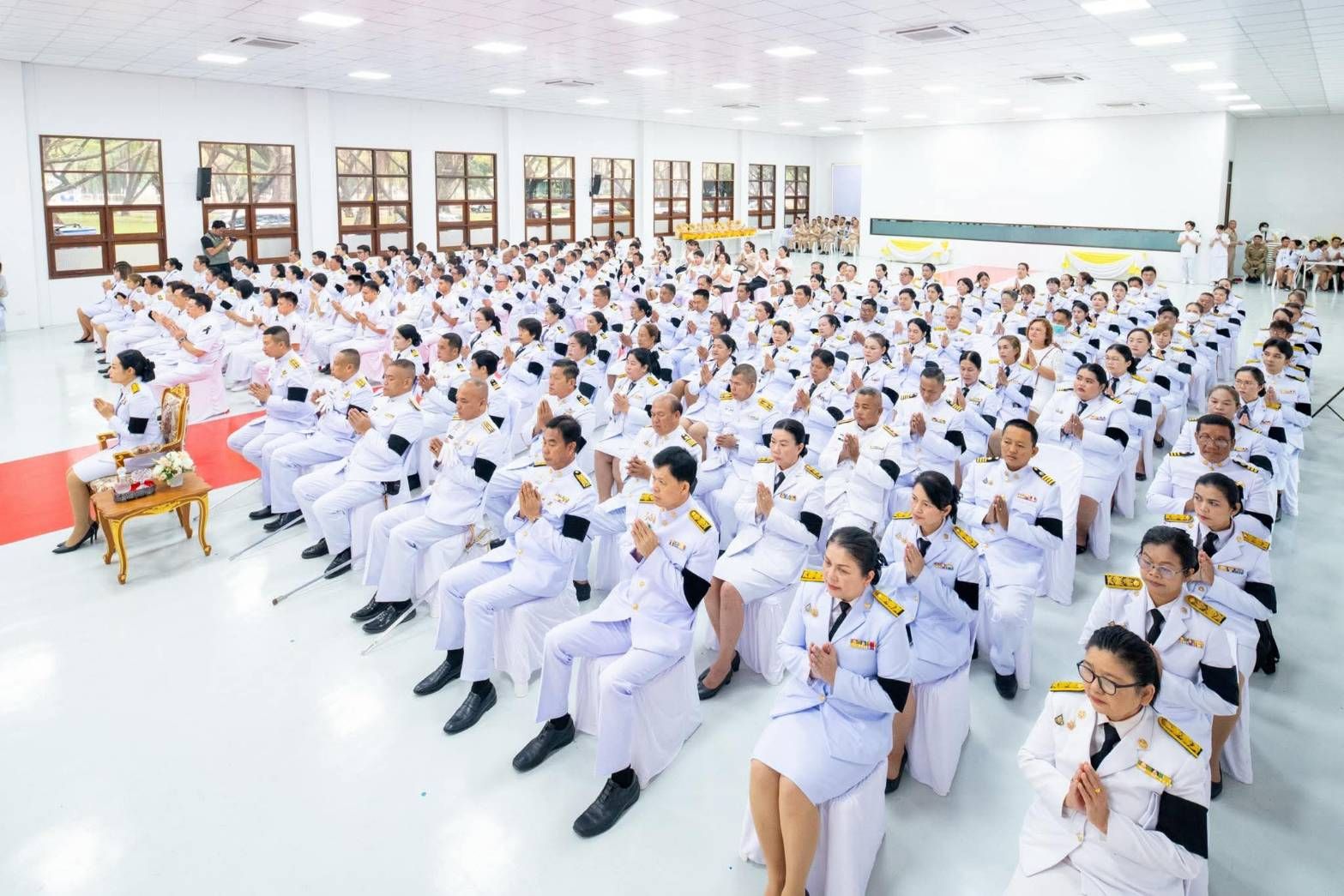 สำนักงานพัฒนาชุมชนอำเภอคลองหลวง ร่วมบำเพ็ญกุศลอุทิศถวาย “ในหลวงรัชกาลที่ ๙” น้อมรำลึกในพระมหากรุณาธิคุณ เนื่องในวันคล้ายวันพระบรมราชสมภพ วันชาติ และวันพ่อแห่งชาติ ๕ ธันวาคม ๒๕๖๘